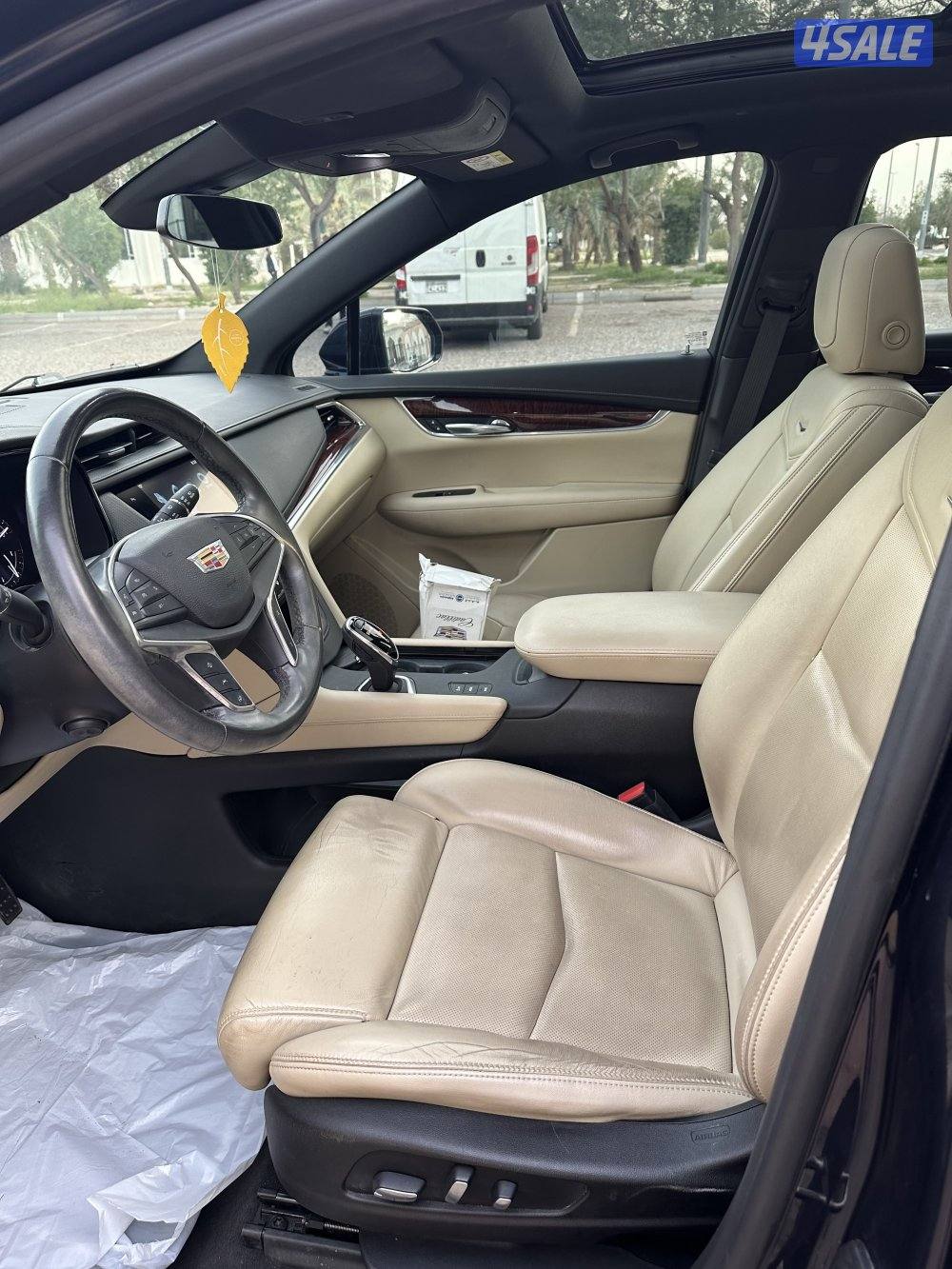 للبيع كاديلاك XT5  مديل 2017 عداد ٧٣ الف كيلو فقط2