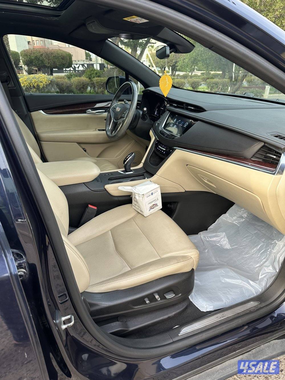 للبيع كاديلاك XT5  مديل 2017 عداد ٧٣ الف كيلو فقط12