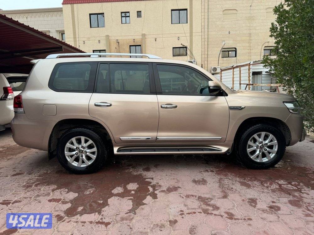 للبيع لاند كروز ٢٠٢٠ gxrالفل بحالة الوكاله ماشي ٤٥ سيرفس منتظم2