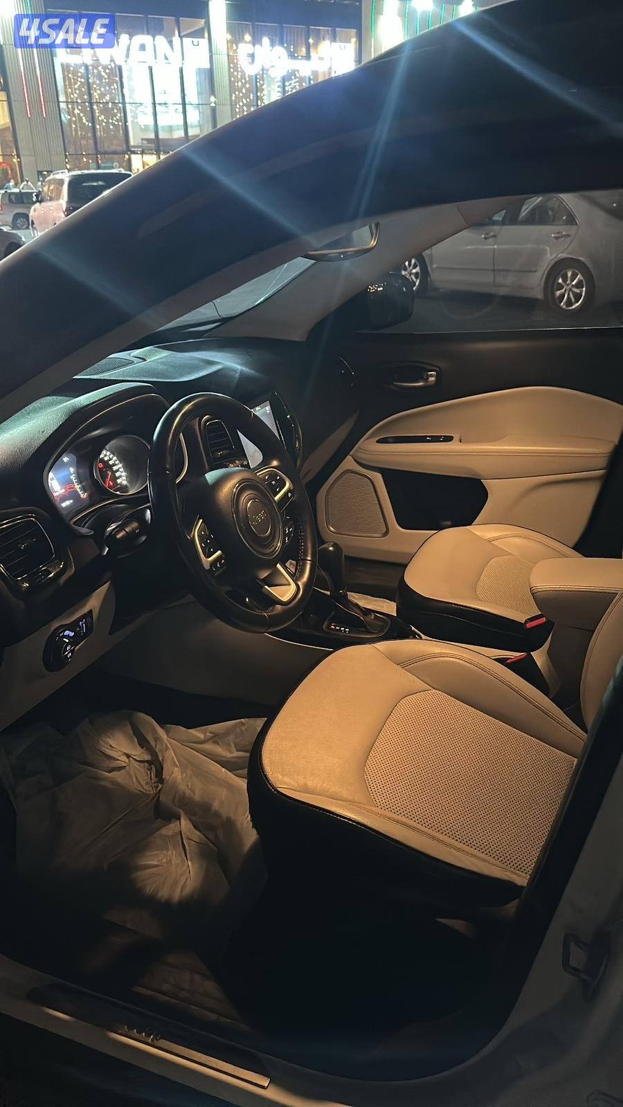 للبيع جيب كومباس موديل 2019 عداد 167  الف3