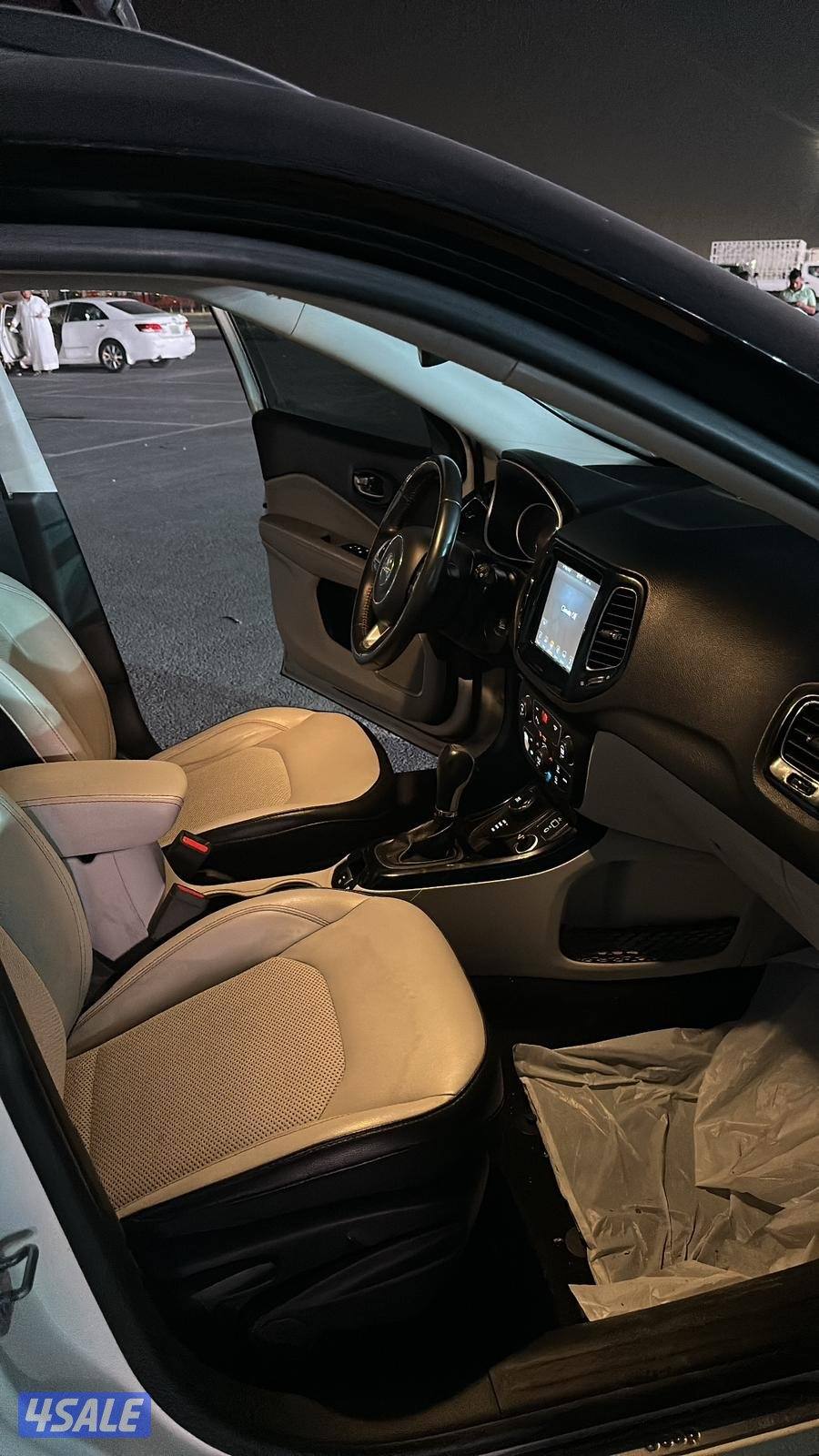 للبيع جيب كومباس موديل 2019 عداد 167  الف5