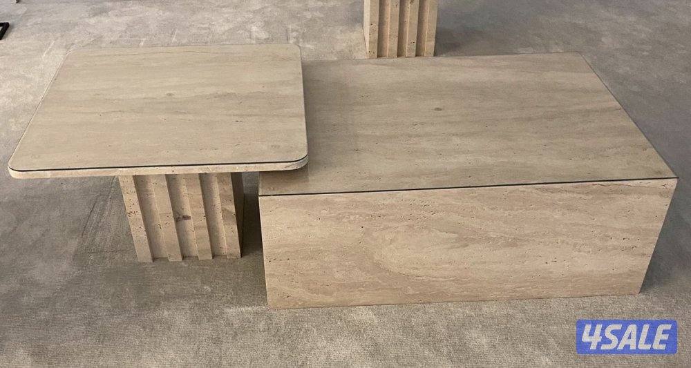 بيع ٤طاولات رخام الترافلتين لون بيج مع ٤طاولات تقديم مع زجاج حمايه1