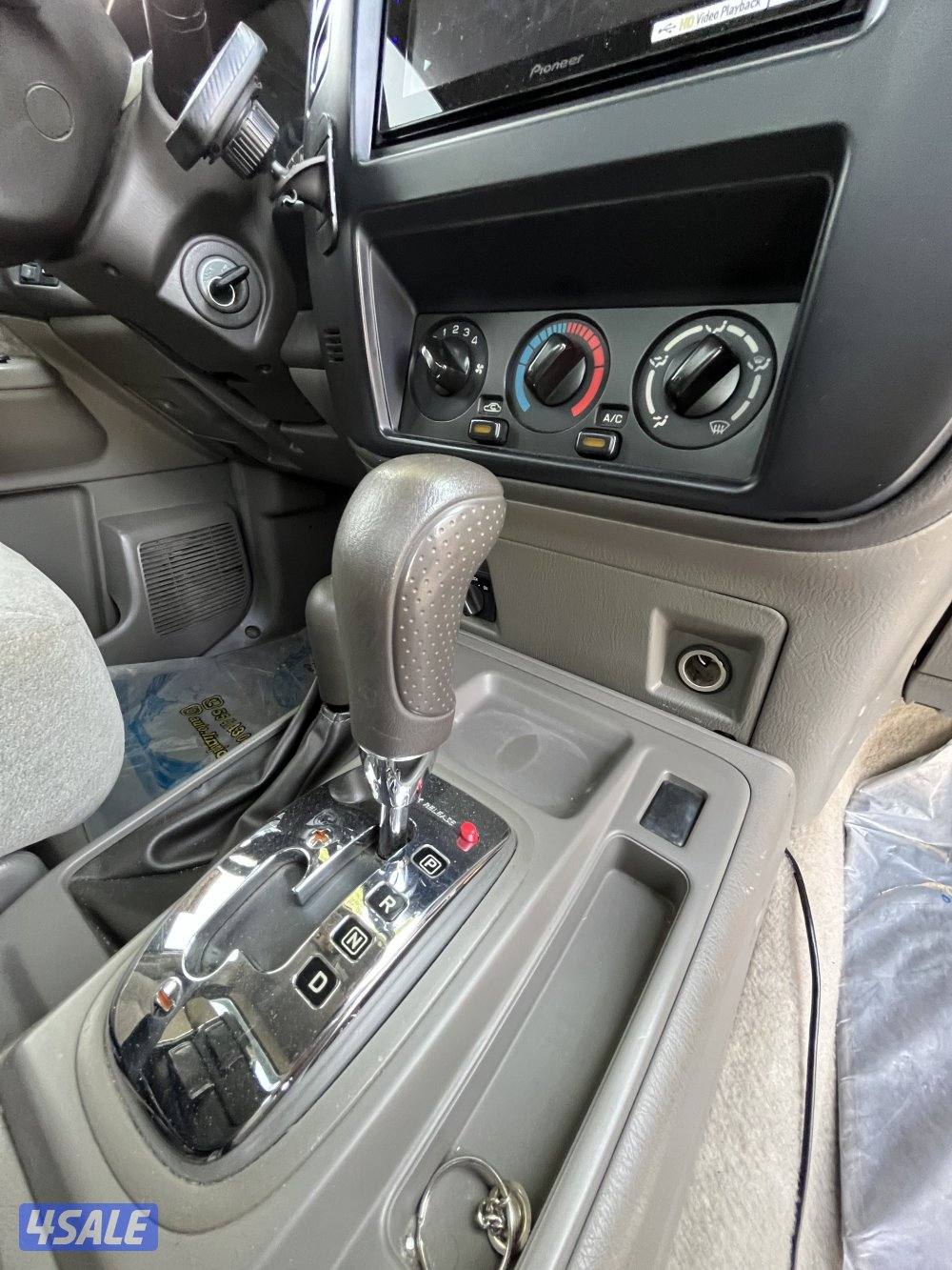 للبيع وانيت نيسان باترول موديل 201714