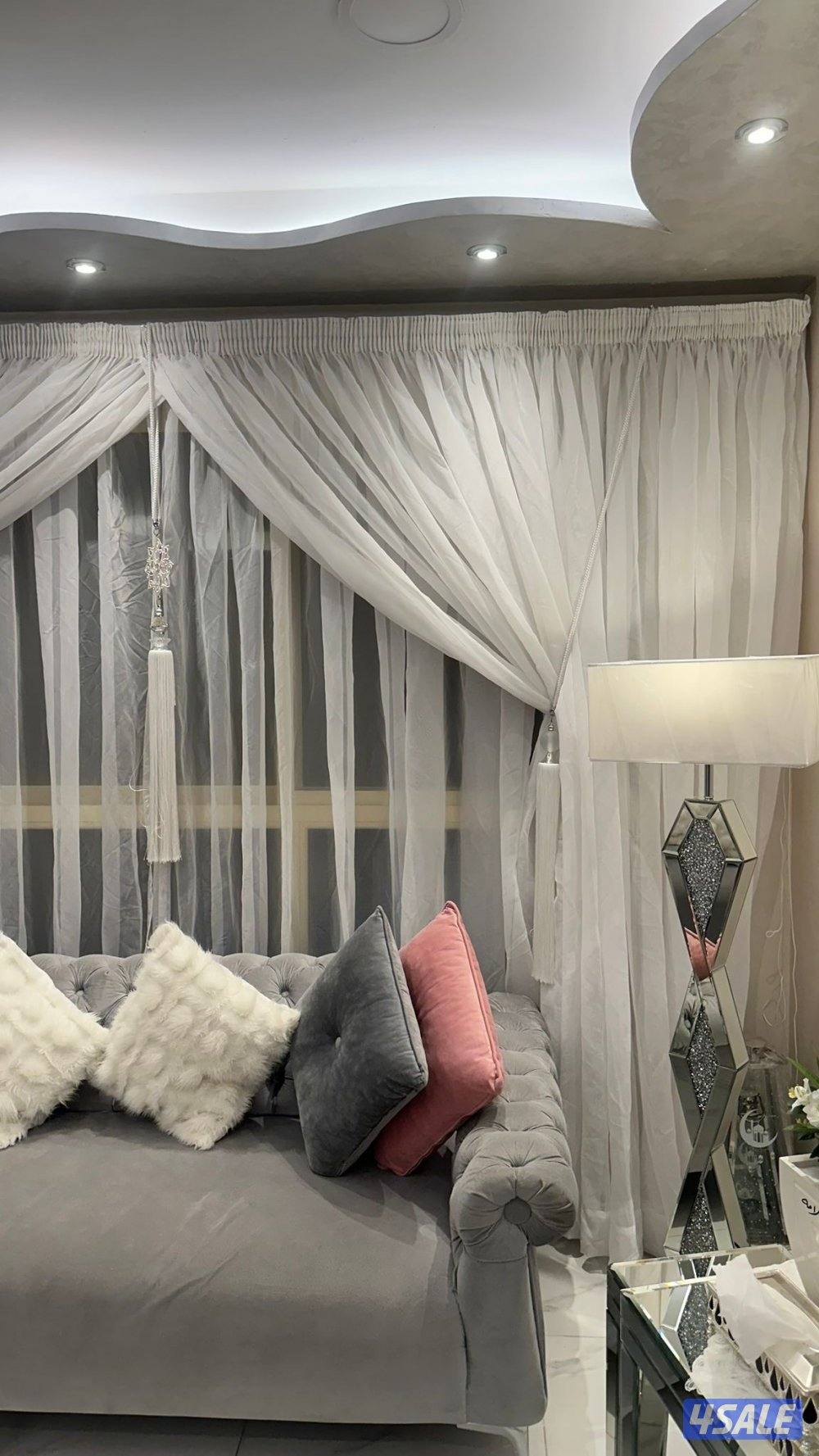 للبيع ستارة و عدد ٢ سجاد1