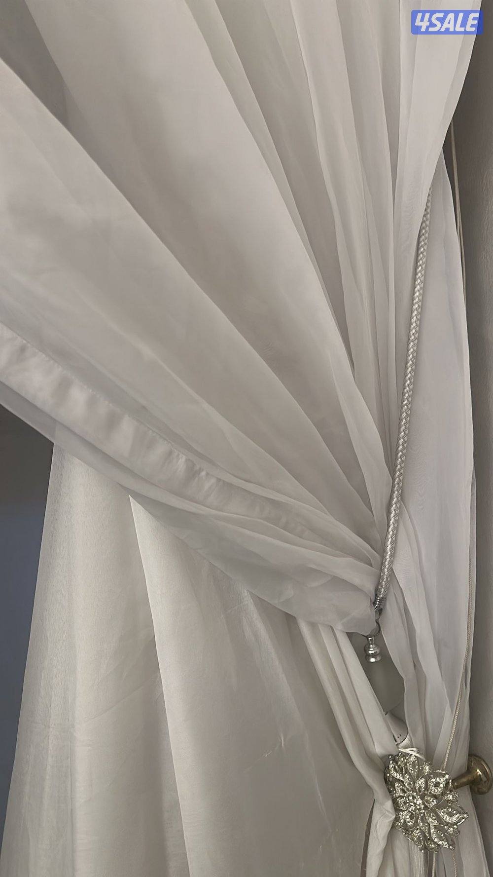 للبيع ستارة و عدد ٢ سجاد2