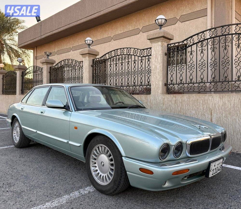بحالة ممتازة صبغ الوكالة جاكور XJ8 موديل 1998 ماشي 216 مكيف تواير جديد1