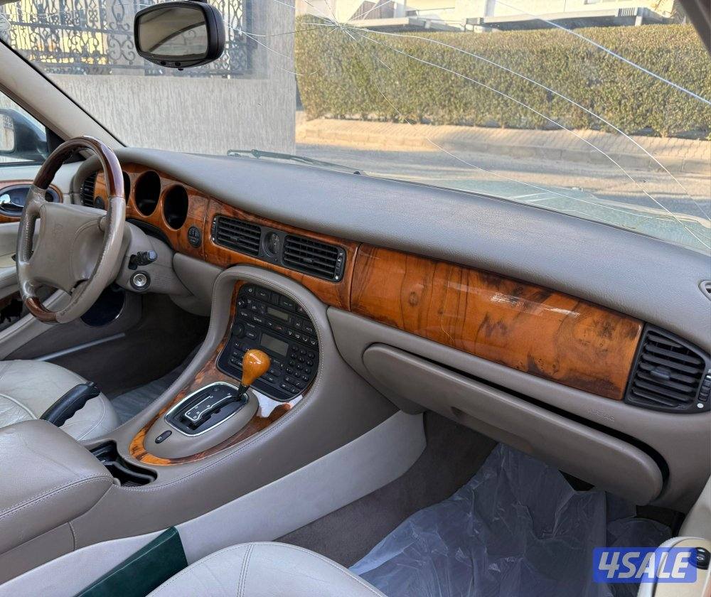 بحالة ممتازة صبغ الوكالة جاكور XJ8 موديل 1998 ماشي 216 مكيف تواير جديد8