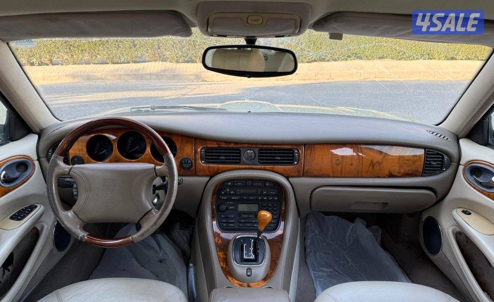 بحالة ممتازة صبغ الوكالة جاكور XJ8 موديل 1998 ماشي 216 مكيف تواير جديد9
