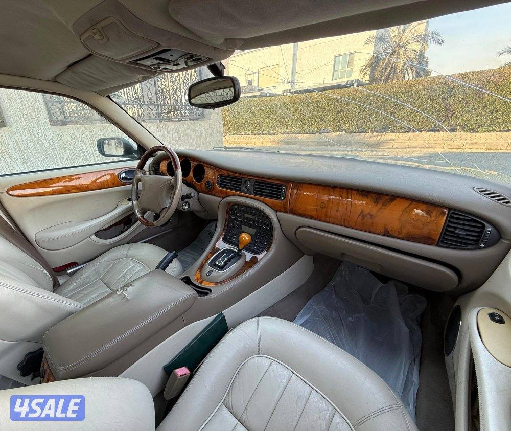 بحالة ممتازة صبغ الوكالة جاكور XJ8 موديل 1998 ماشي 216 مكيف تواير جديد10
