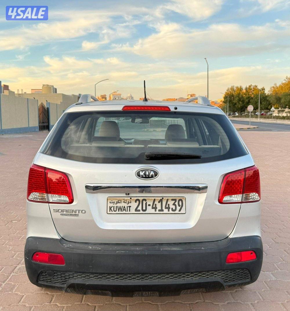 بحالة ممتازة جيب كيا سورينتو 2013 فحص ماكينة قير شاسي 4 سلندر 7 راكب3