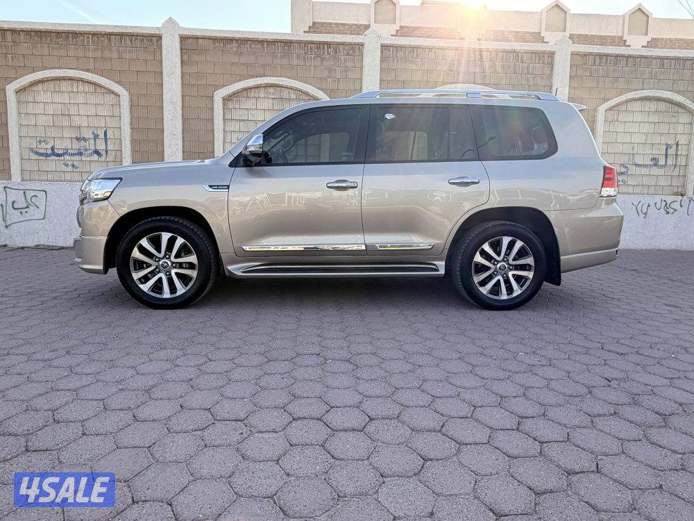 لاند كروزر بحاله نادره1