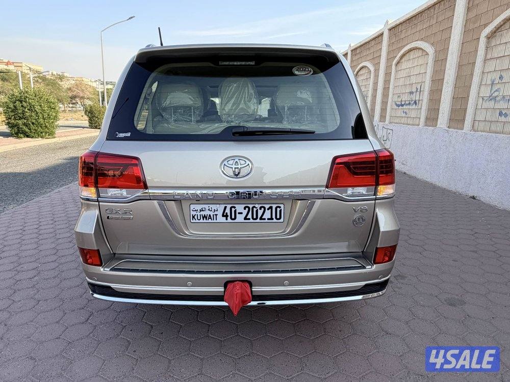 لاند كروزر بحاله نادره2