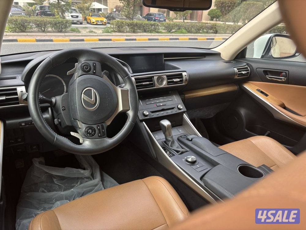 للبيع لكزز is250 فل اوبشن بحاله ممتازه سرفس وكاله بحاله طيبه6