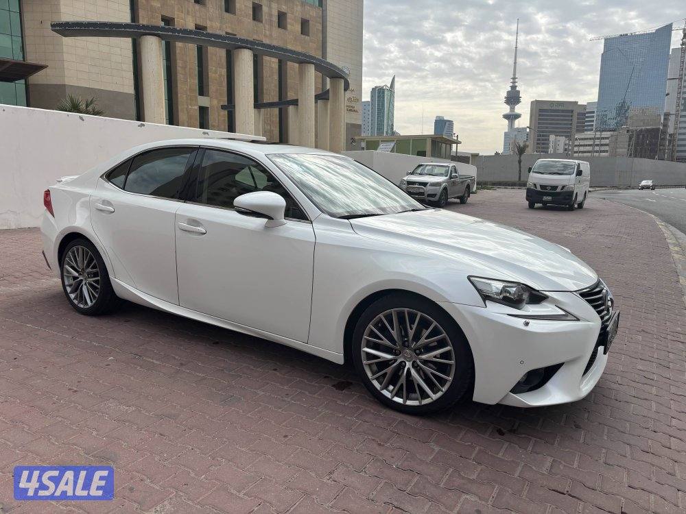 للبيع لكزز is250 فل اوبشن بحاله ممتازه سرفس وكاله بحاله طيبه8