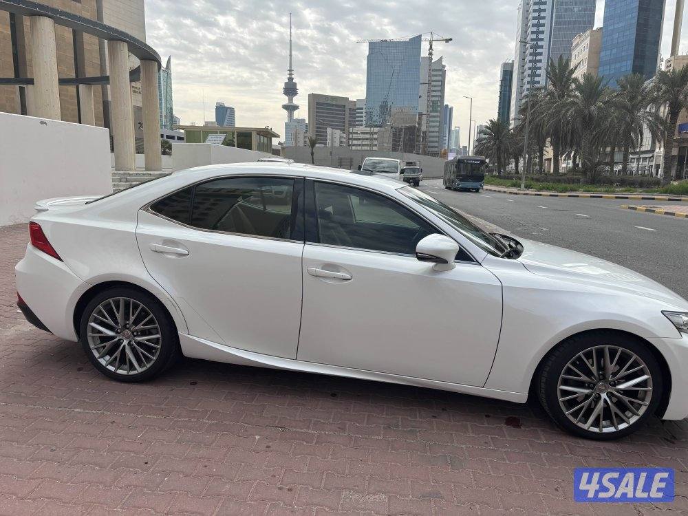 للبيع لكزز is250 فل اوبشن بحاله ممتازه سرفس وكاله بحاله طيبه9