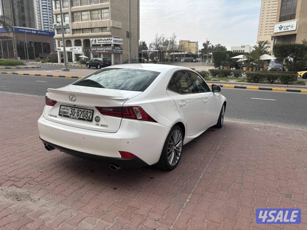 للبيع لكزز is250 فل اوبشن بحاله ممتازه سرفس وكاله بحاله طيبه10