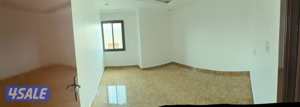 شقه الدور الثالث تتكون من ثلاثه غرف وحده منهم ماستر ومطبخ وصاله وغرفه1