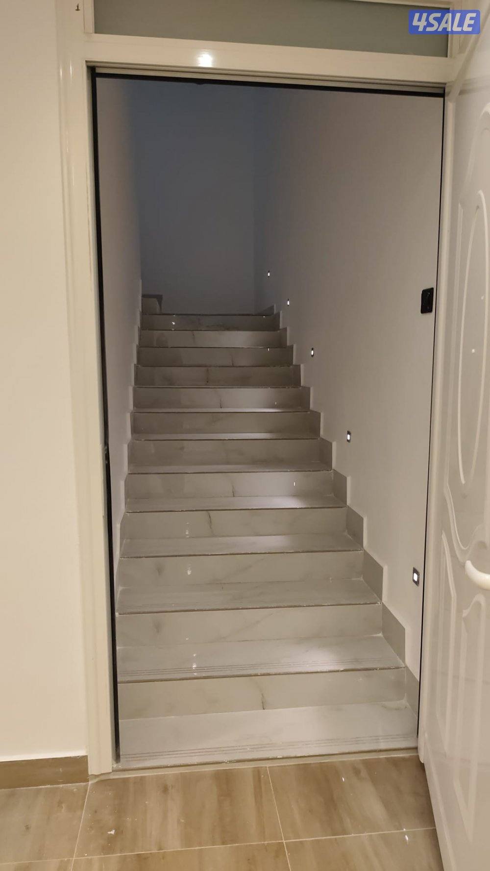 دور مع حوش ساقط صاله دوانيه ٤ غرف ٥ حمامات ٥ مواقف سيارت بقرب الخدمات6