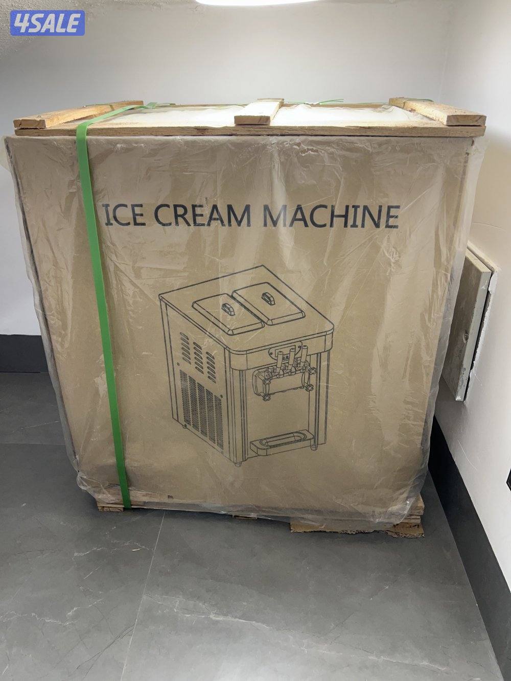 للبيع مكينة ايس كريم جديدة بالكرتون ٣ نكهات عدد ٢ كمبريسور3