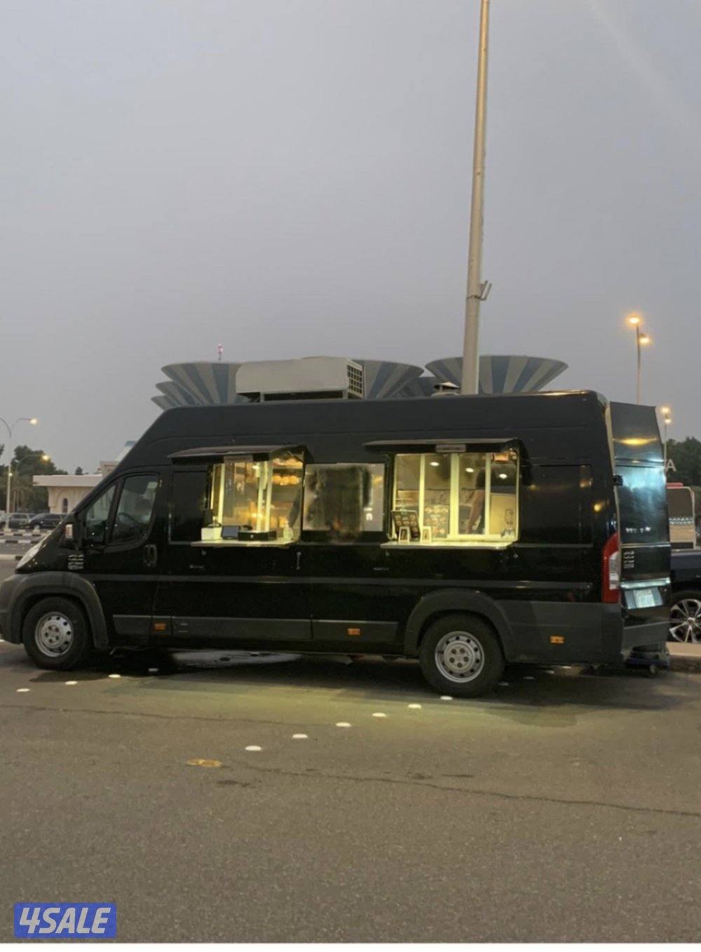 للبيع بوكس بيجو مجهزة بالكامل للمأكولات الخفيفة تصلح لمطعم بيرجر0