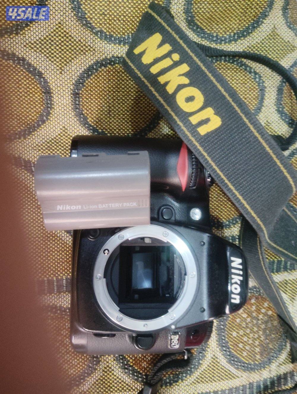 نيكون دى 80 بدي فقط مع بطاريه1