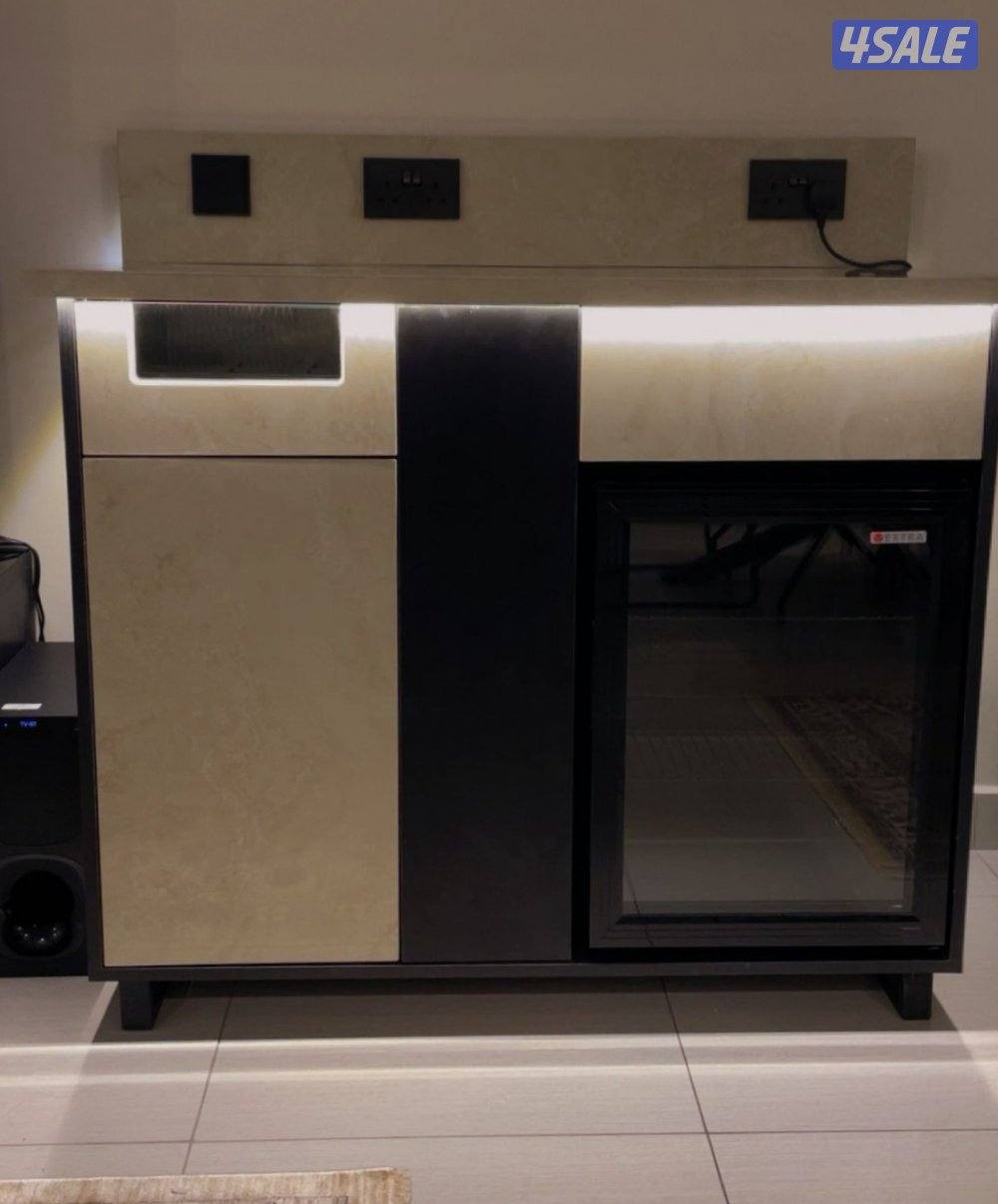 ركن قهوة مع ثلاجة ولامره استخدم سبب البيع نقل من البيت0