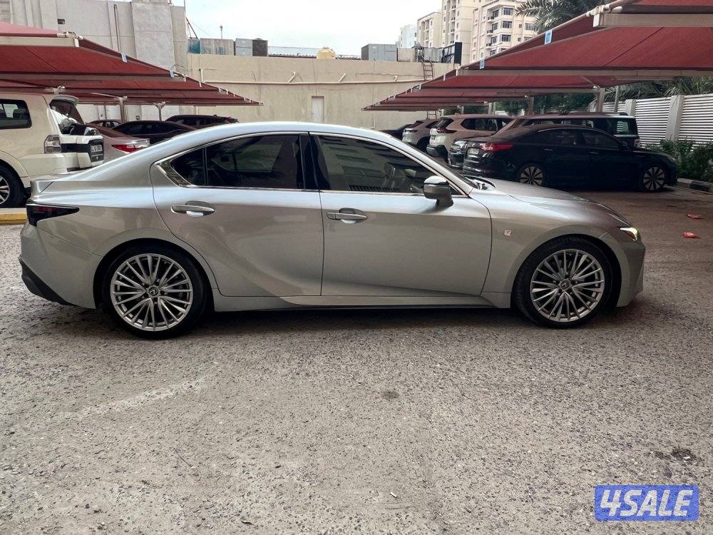 2022 ليكزس IS300 F sport اعلي فئه  سيرفيس وكاله تحت الضمان2