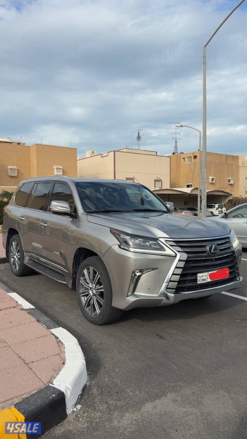 للبيع جيب لكزس0