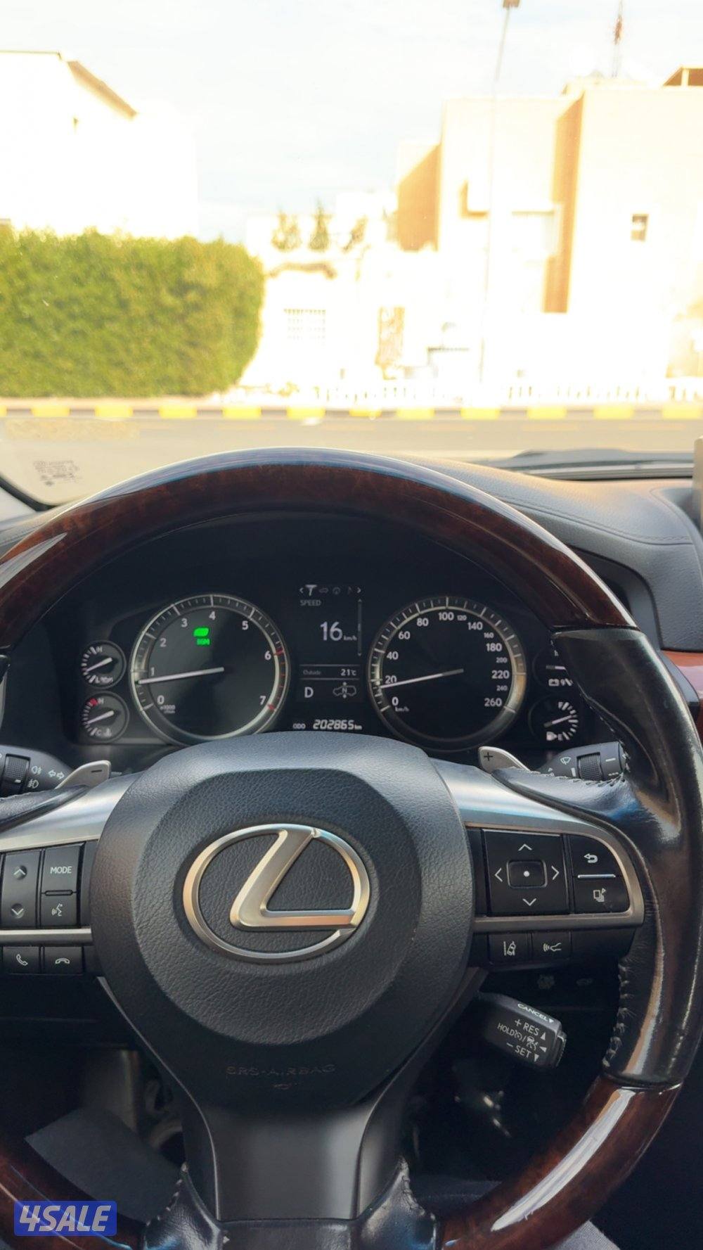 للبيع جيب لكزس5