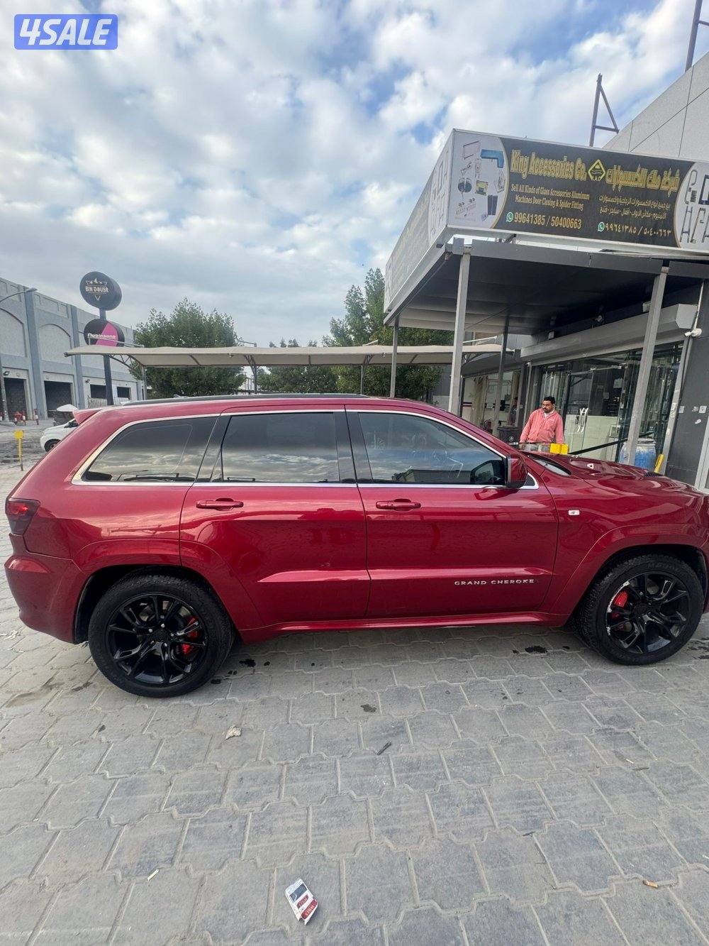 قراند شيروكي srt8 موديل ٢٠١٣ ممشى ١٥٢ الف شرط الفحص وعليه حمايه البواب0