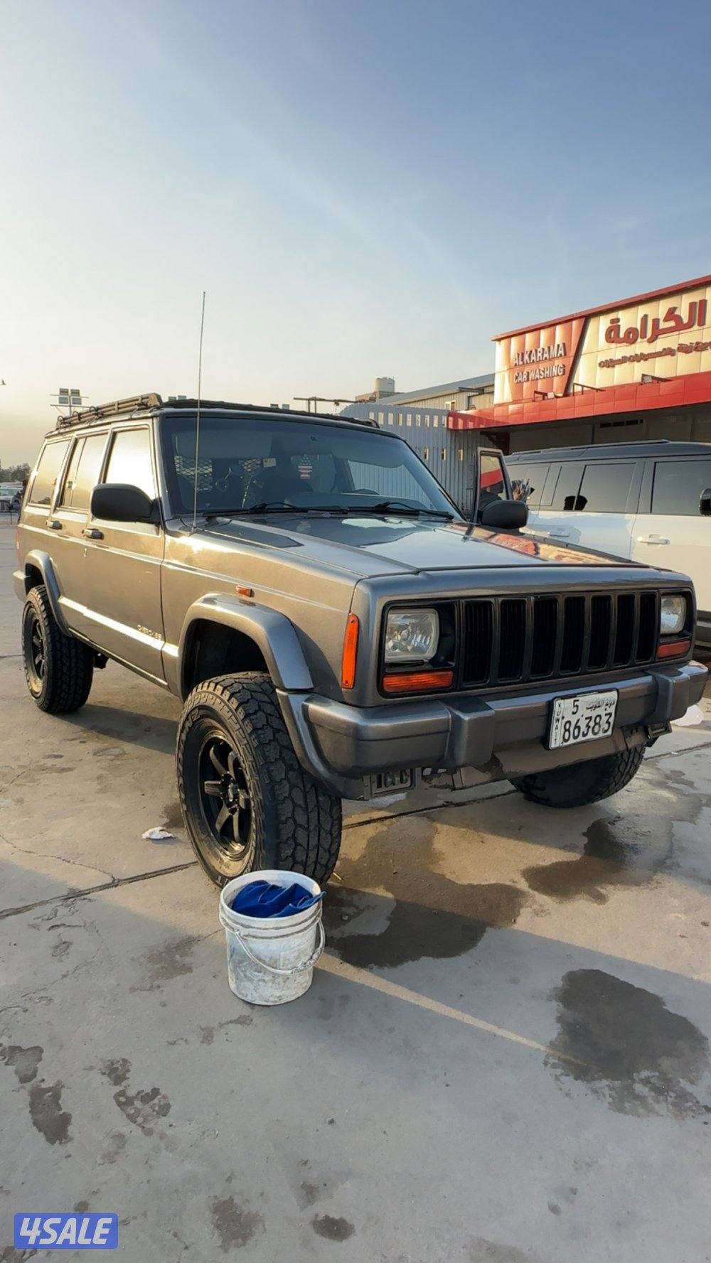 جيب  شيروكي عليه بعض التعديلات0