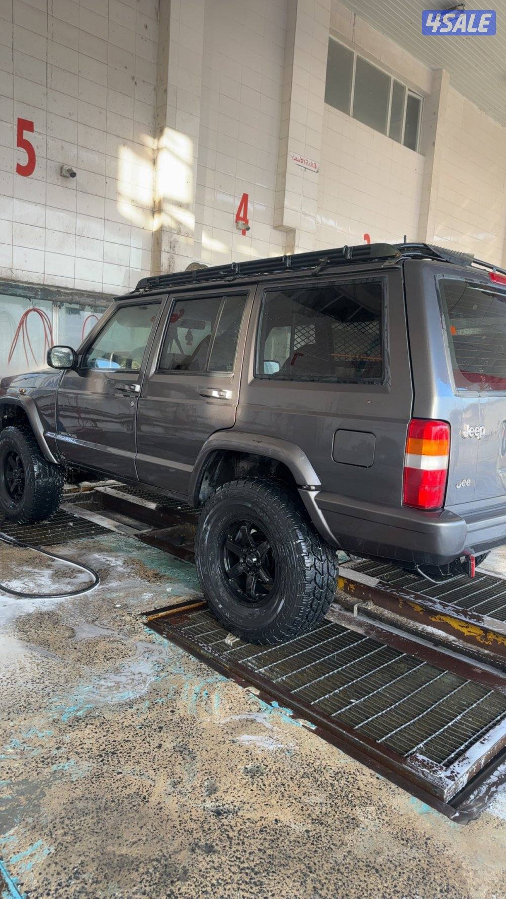 جيب  شيروكي عليه بعض التعديلات6