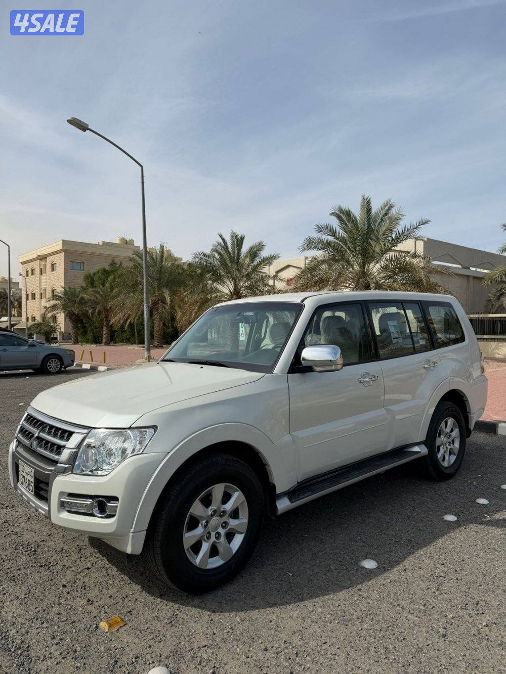 للبيع باجيرو الملا موديل 2022 صدفي ماشي 56 مكينه 3/500 صبغ وكاله3