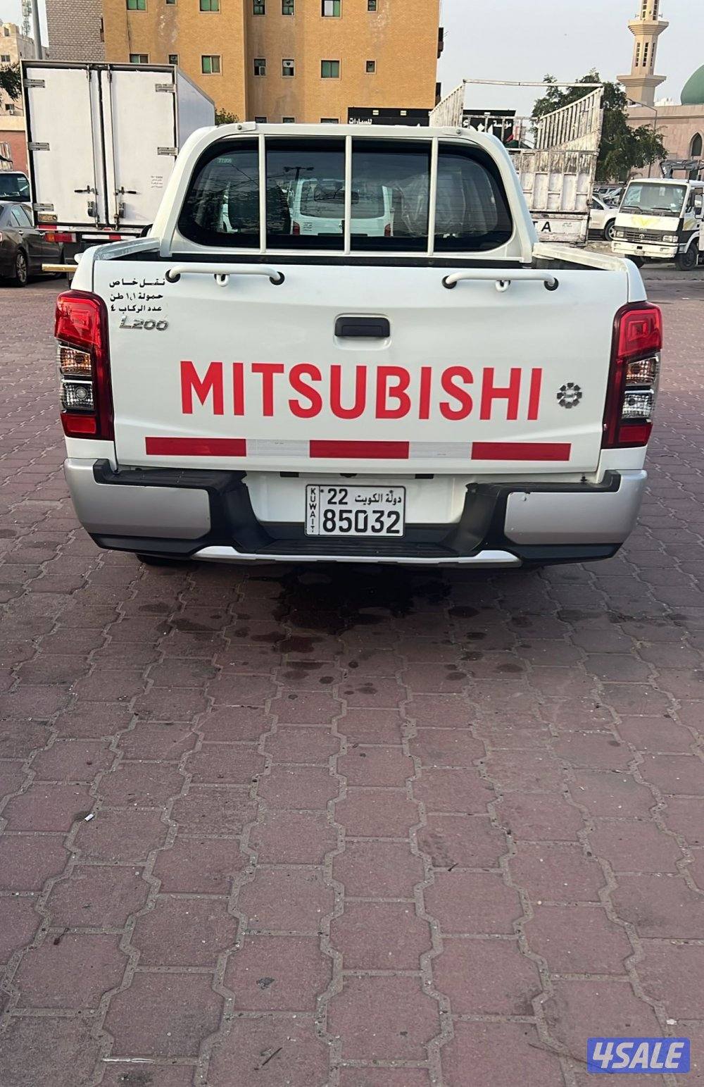 للبيع وانيت مستبيشي موديل 2023  شرط فحص  القير والمكينه  6000 كيلو5