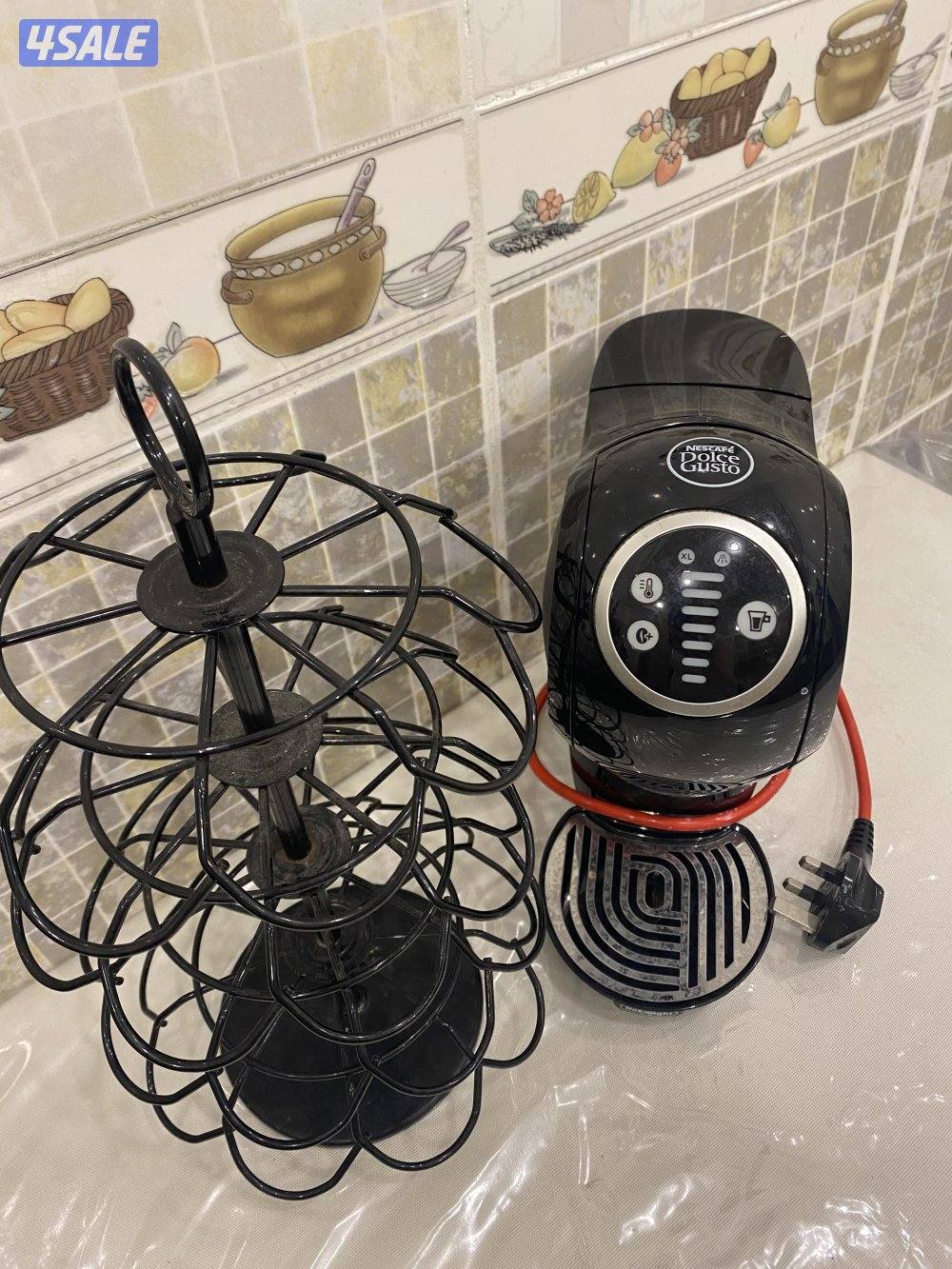 جهاز اسبرسو مع حامل الكبسولات بحالة ممتازه و نظيف التواصل واتس فقط0