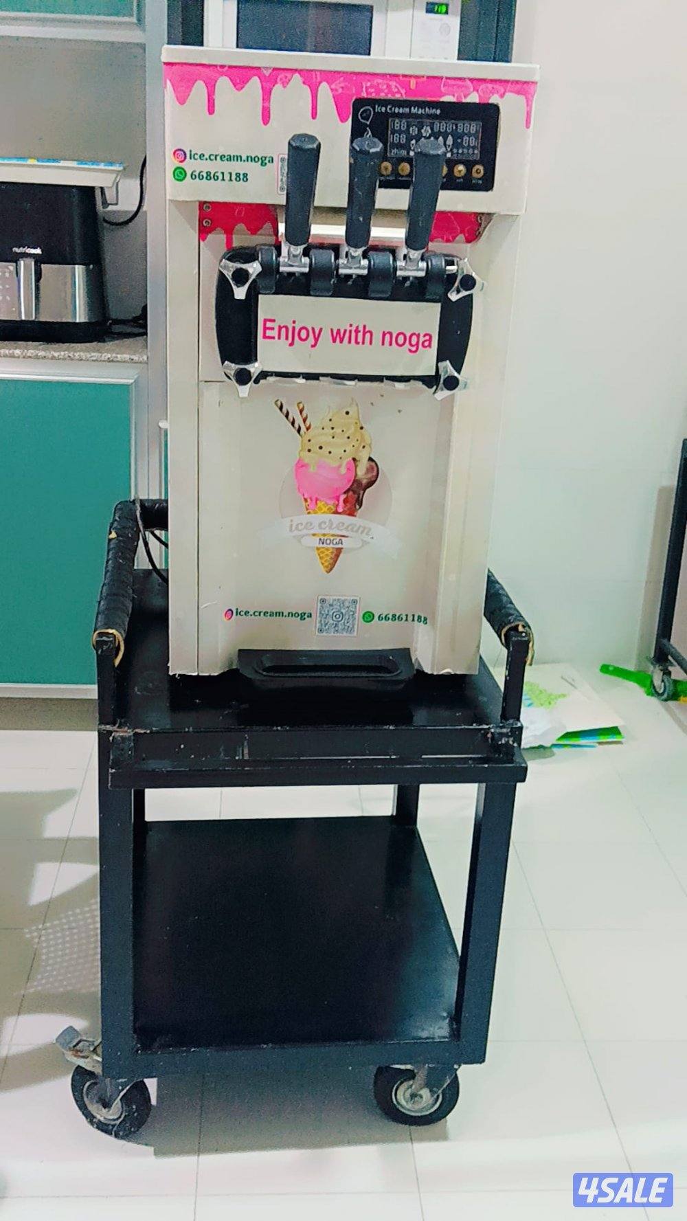 للبيع مكينة ايس كريم نظيفه جداً0