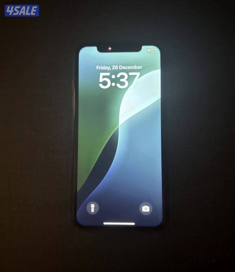 ايفون ١١  للبيع نظيف جدا يجي مع كفر وشاحن ابل اصلي1