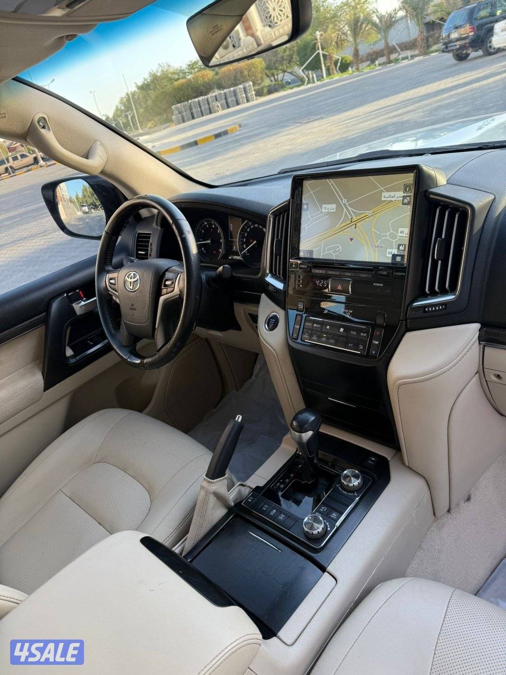 للبيع لاند كروز موديل 2021 عداد 129 الف2