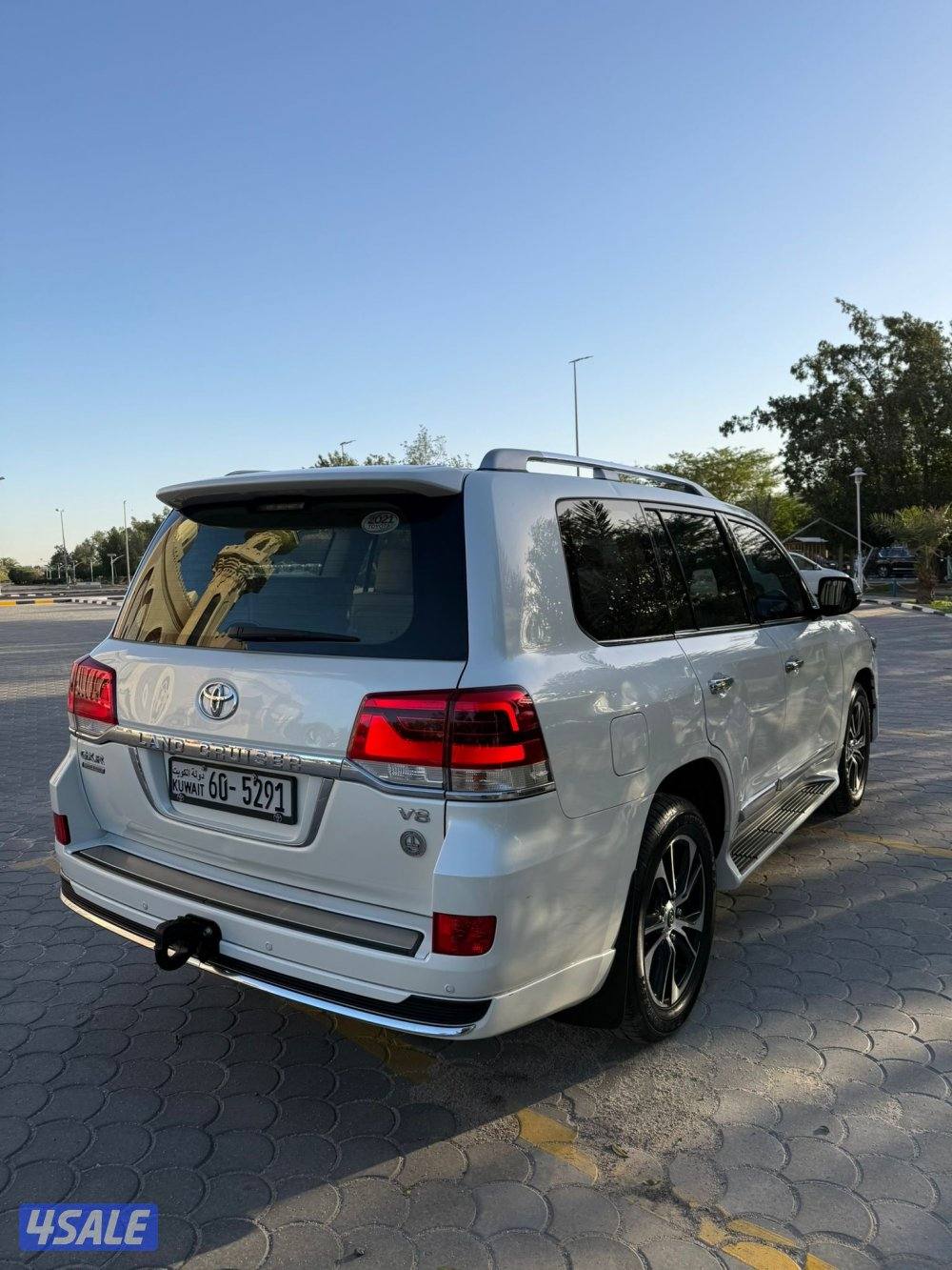 للبيع لاند كروز موديل 2021 عداد 129 الف3