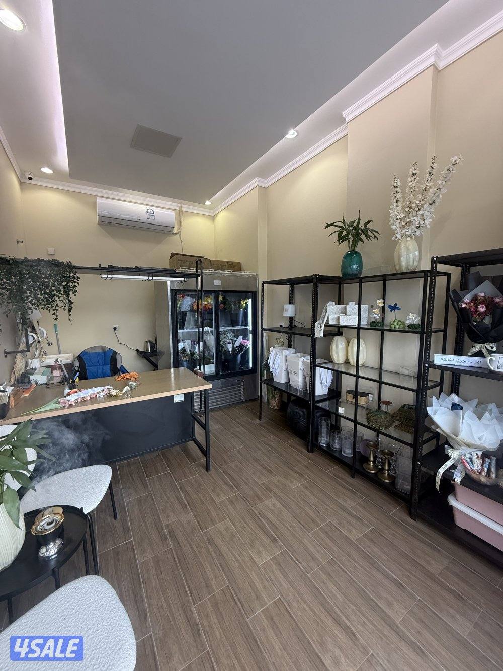 خلو محل مشطب جديد يصلح لجميع الأنشطة مقابل خط الفحيحيل السريع اجار٥٠٠1