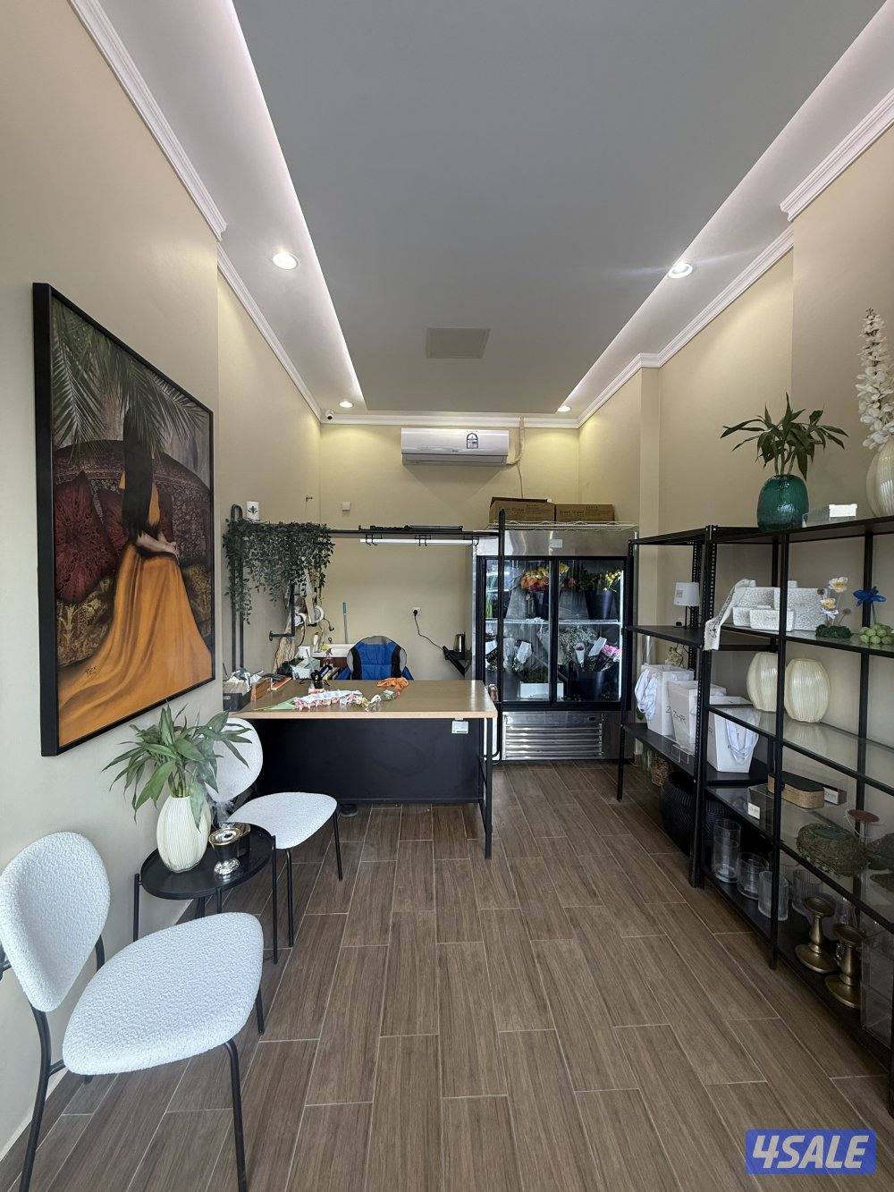 خلو محل مشطب جديد يصلح لجميع الأنشطة مقابل خط الفحيحيل السريع اجار٥٠٠2