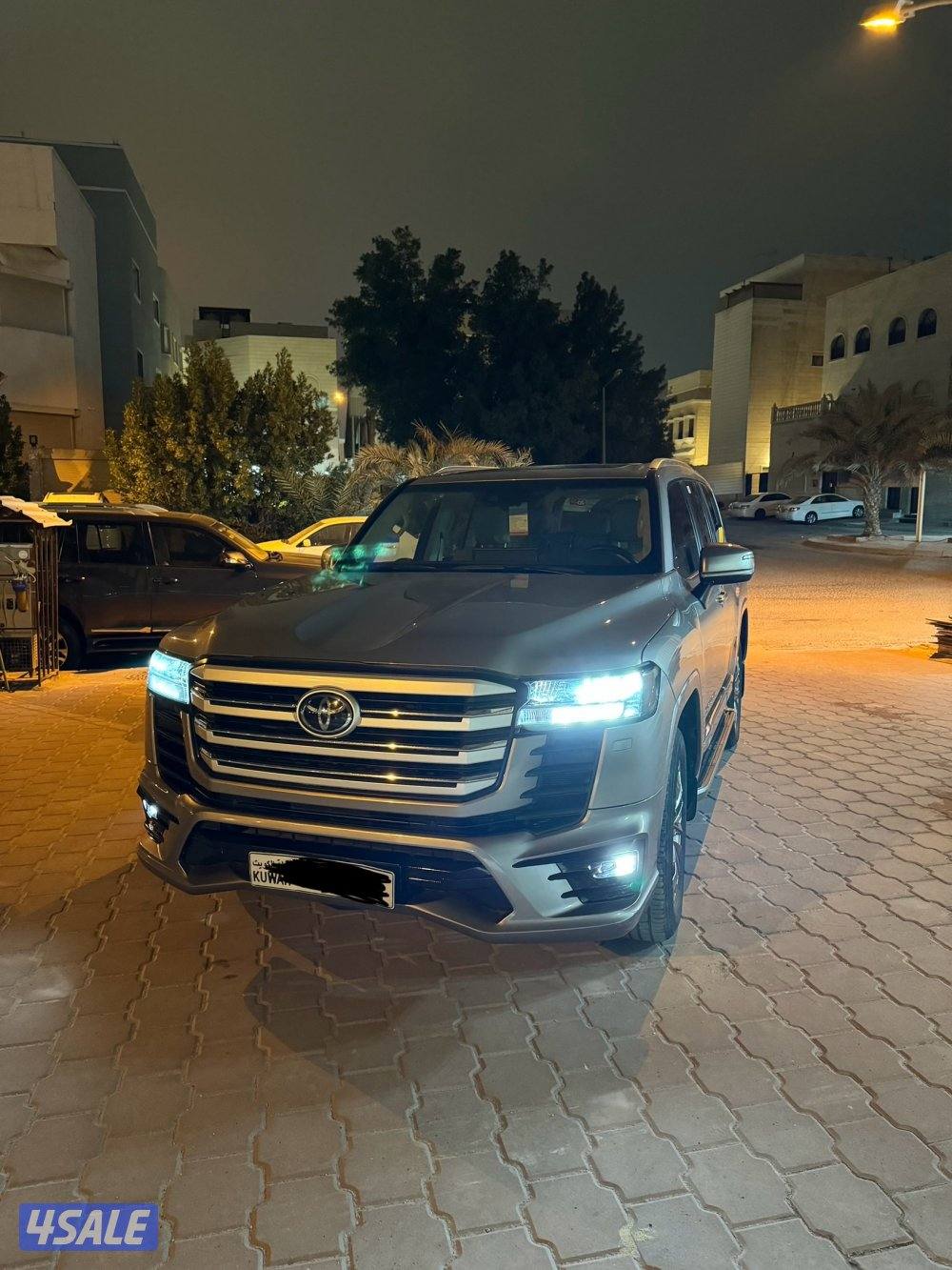 للبيع لاند كروزر موديل 2024 ماشي 54 الف0