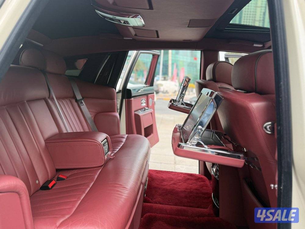 رولزرويس…فانتوم…موديل 2010 (قطع العداد 21 الف كم)9