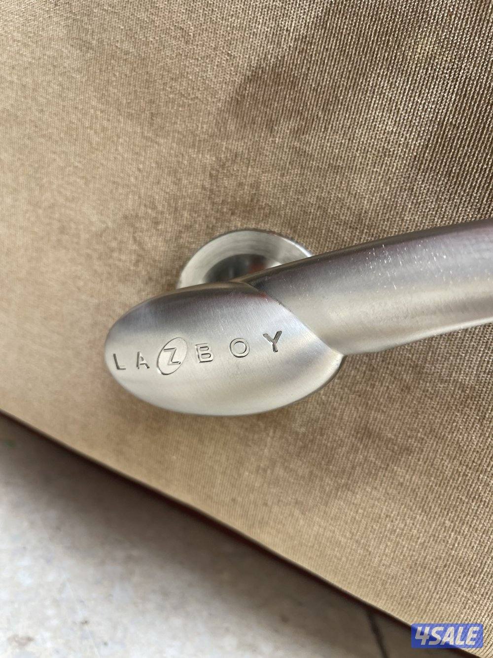 ليزي بوي الاصلي هزاز ويفرد استرخاء كهربائي بحاله جدا ممتازه الأصلي7