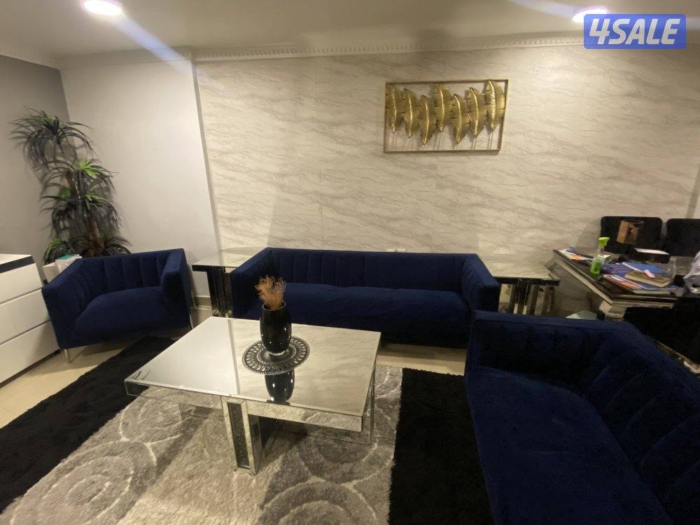 طقم صوفا وثلاث طاولات وسجادتين2