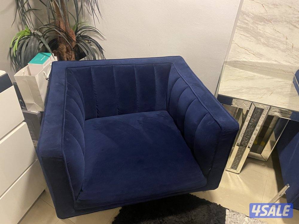 طقم صوفا وثلاث طاولات وسجادتين6