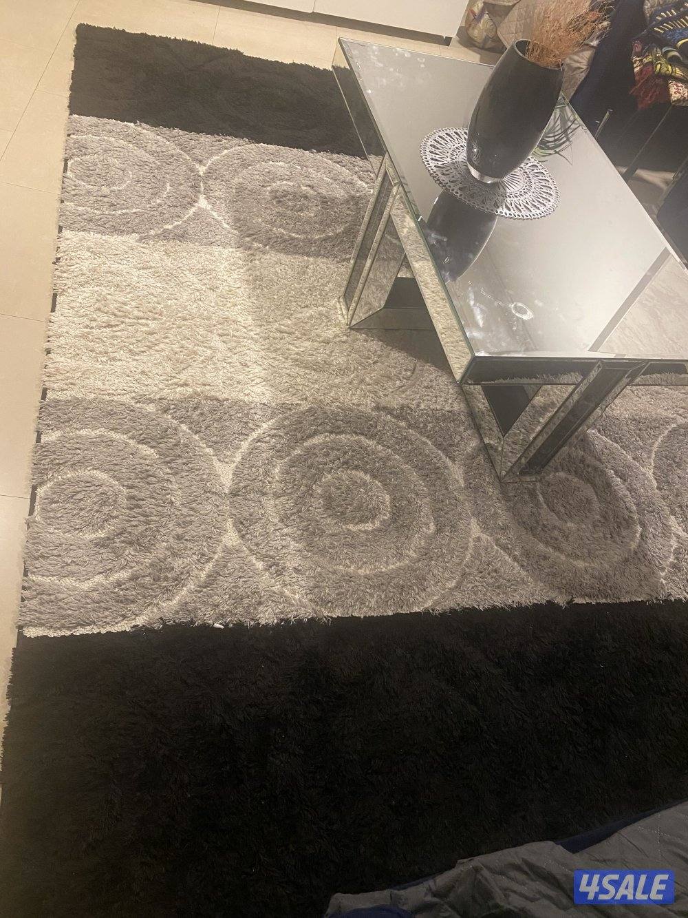 طقم صوفا وثلاث طاولات وسجادتين9