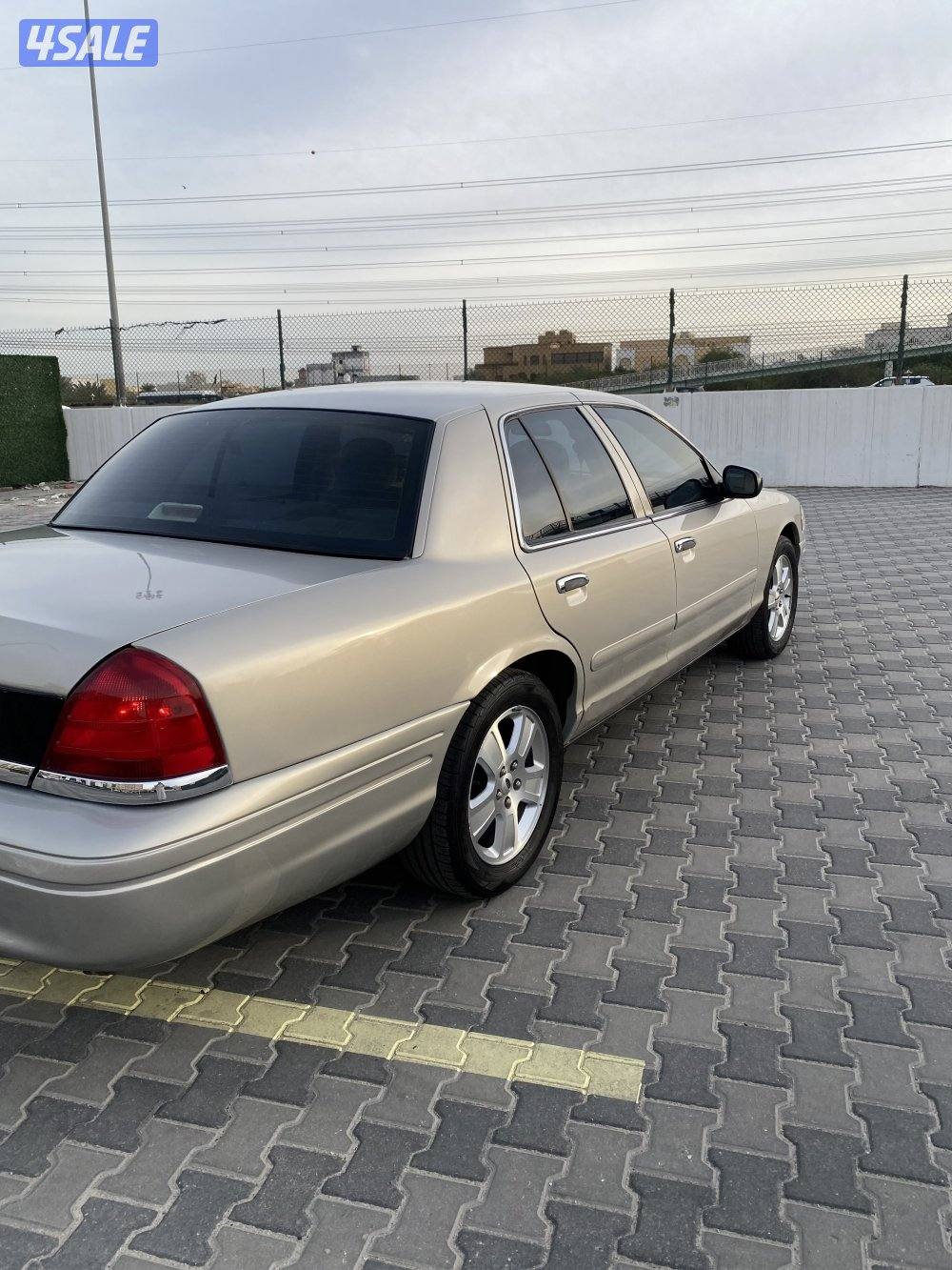 البيع فورد فكتوريا4