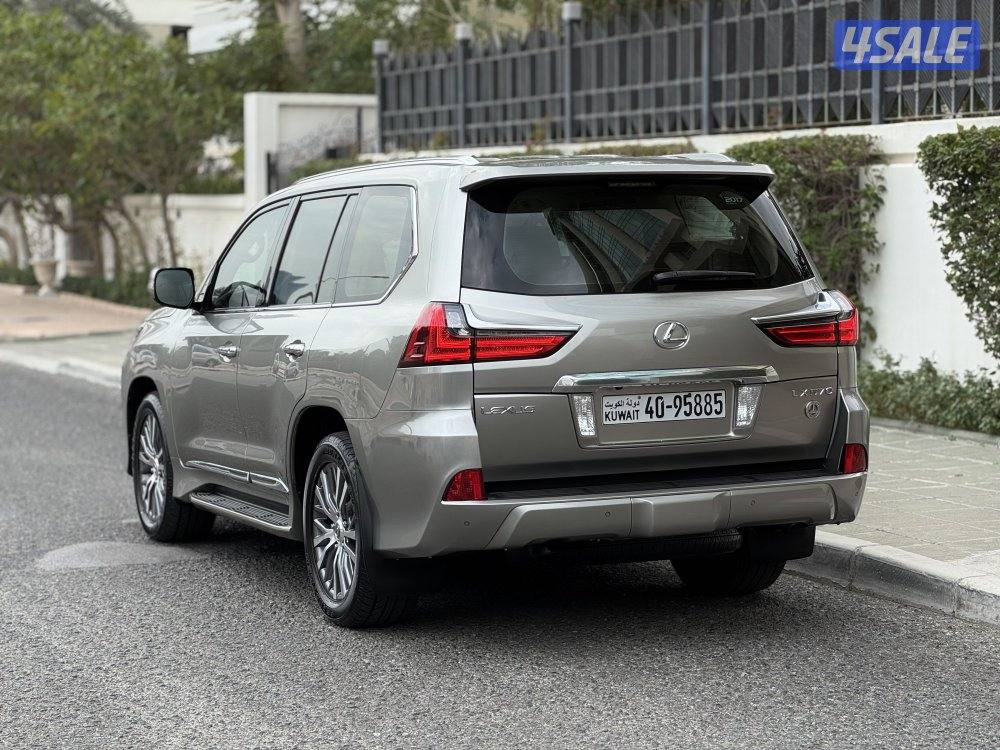 لكزس - LX570 موديل 2017 عداد 139 الدرجة الثانية وكالة الساير3