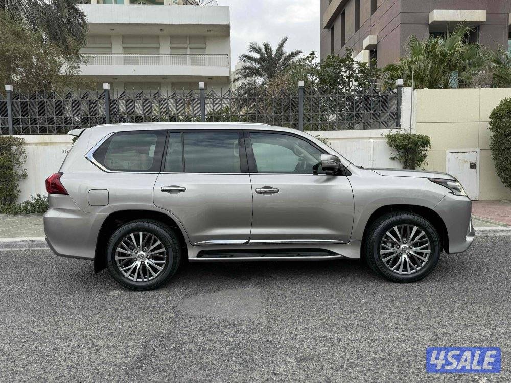 لكزس - LX570 موديل 2017 عداد 139 الدرجة الثانية وكالة الساير6